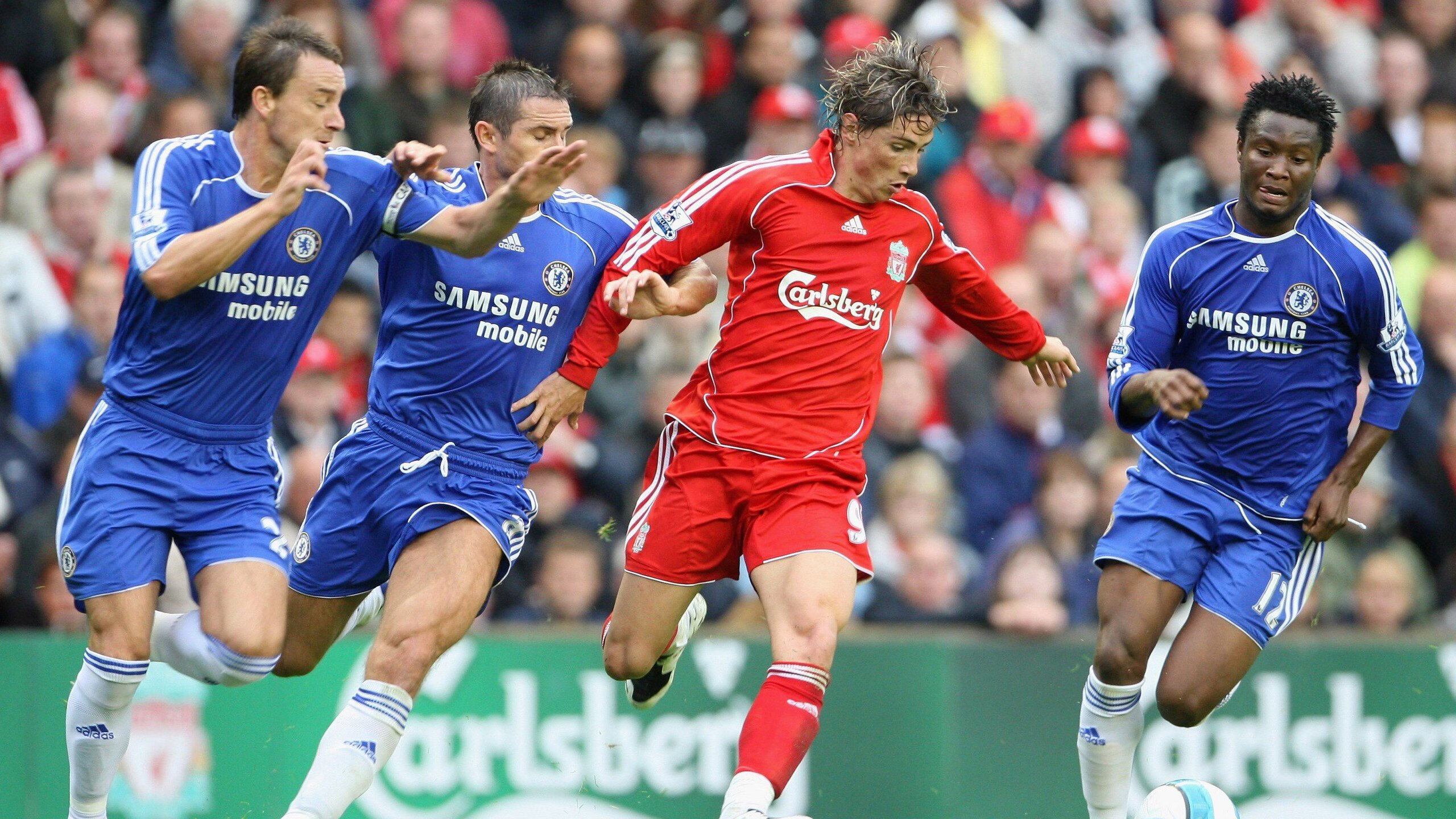 球员在国家队中以强烈比赛意识赢得教练信任，球员在国家队和俱乐部有什么不同